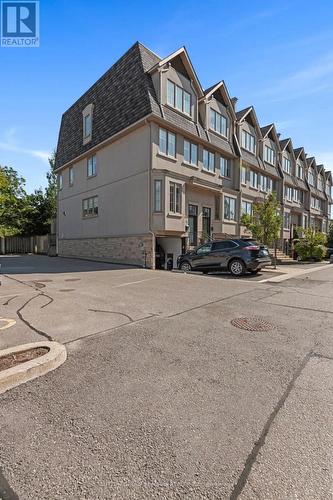 24 - 96 Nelson Street, Oakville, ON - Outdoor