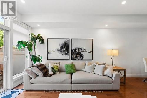 24 - 96 Nelson Street, Oakville, ON - Indoor Photo Showing Living Room