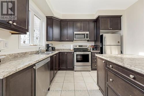 10 - 501 Buckeye Court, Milton, ON - Indoor Photo Showing Kitchen With Double Sink