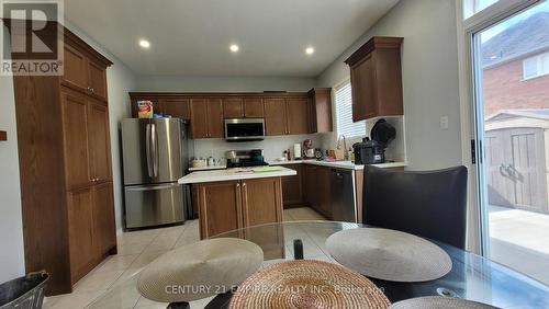 Upper - 54 Cape Dorset Crescent, Brampton, ON - Indoor Photo Showing Kitchen