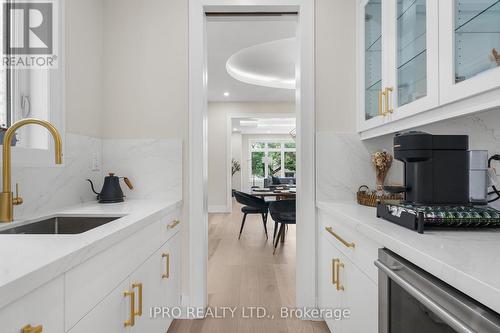 262 Senlac Road, Toronto, ON - Indoor Photo Showing Kitchen