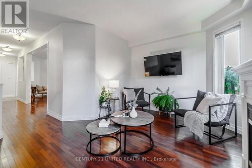 1050 Beatrice Street E, Oshawa (Pinecrest), ON - Indoor Photo Showing Living Room