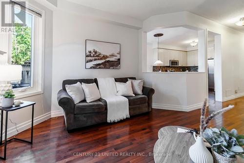 1050 Beatrice Street E, Oshawa (Pinecrest), ON - Indoor Photo Showing Living Room