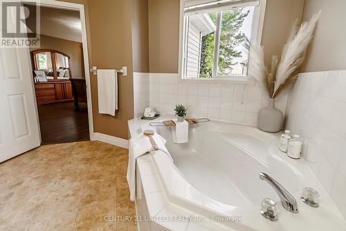 1050 Beatrice Street E, Oshawa (Pinecrest), ON - Indoor Photo Showing Bathroom