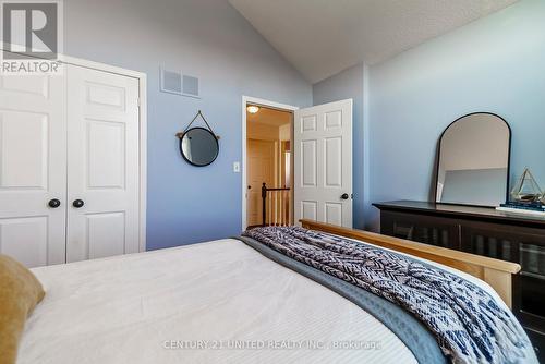 1050 Beatrice Street E, Oshawa (Pinecrest), ON - Indoor Photo Showing Bedroom