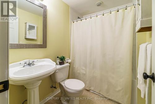 1050 Beatrice Street E, Oshawa (Pinecrest), ON - Indoor Photo Showing Bathroom