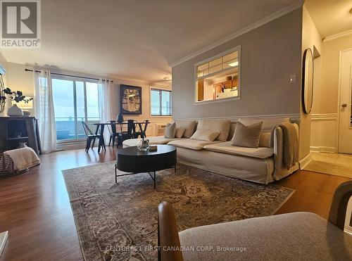 605 - 1102 Jalna Boulevard, London, ON - Indoor Photo Showing Living Room