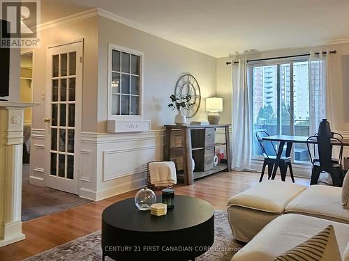 605 - 1102 Jalna Boulevard, London, ON - Indoor Photo Showing Living Room