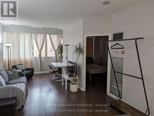 611 - 555 Yonge Street, Toronto, ON - Indoor Photo Showing Other Room