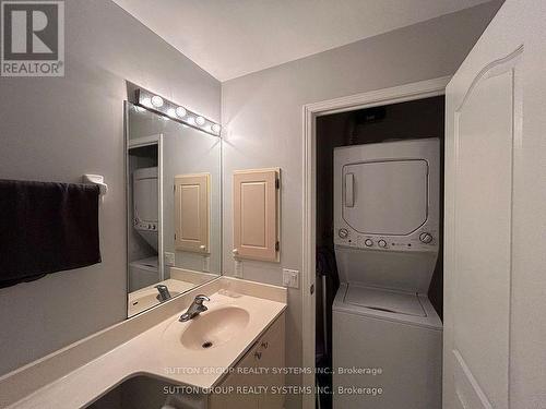 611 - 555 Yonge Street, Toronto, ON - Indoor Photo Showing Laundry Room