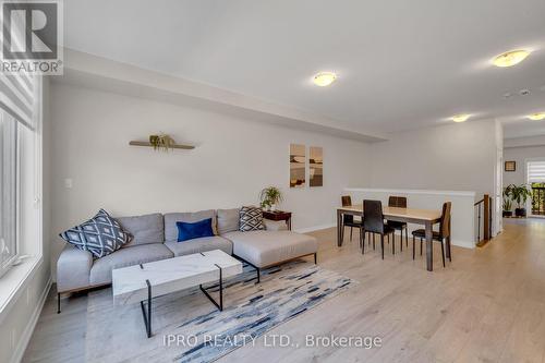 806 - 250 Finch Avenue, Pickering, ON - Indoor Photo Showing Living Room