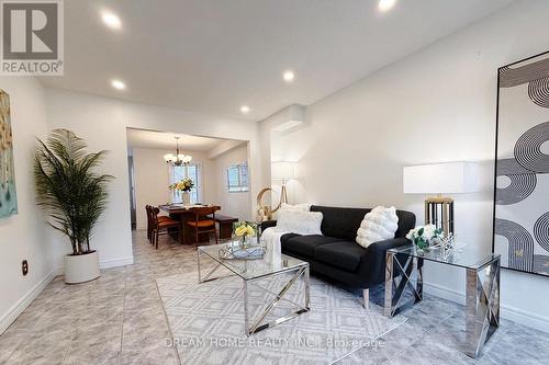 4066 Renfrew Crescent, Mississauga, ON - Indoor Photo Showing Living Room