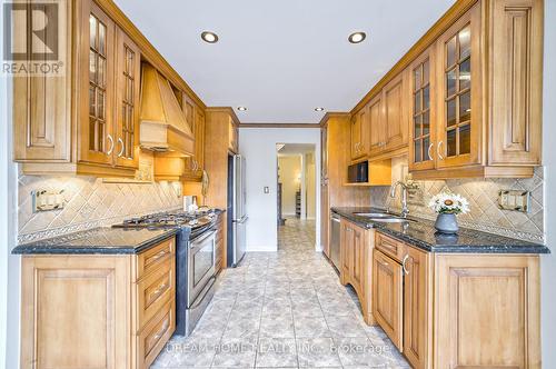 4066 Renfrew Crescent, Mississauga, ON - Indoor Photo Showing Kitchen With Upgraded Kitchen