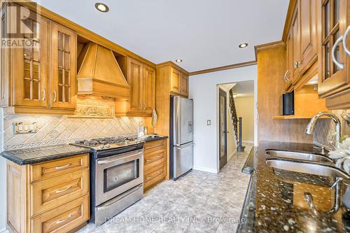 4066 Renfrew Crescent, Mississauga, ON - Indoor Photo Showing Kitchen With Double Sink