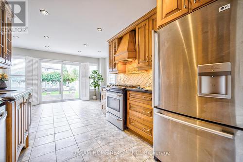 4066 Renfrew Crescent, Mississauga, ON - Indoor Photo Showing Kitchen With Upgraded Kitchen