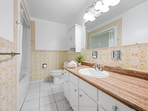 403 Archdekin Dr, Brampton, ON - Indoor Photo Showing Bathroom