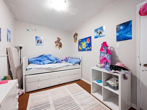 403 Archdekin Dr, Brampton, ON - Indoor Photo Showing Bedroom