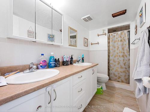 403 Archdekin Dr, Brampton, ON - Indoor Photo Showing Bathroom