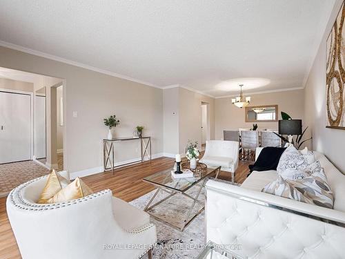 403 Archdekin Dr, Brampton, ON - Indoor Photo Showing Living Room