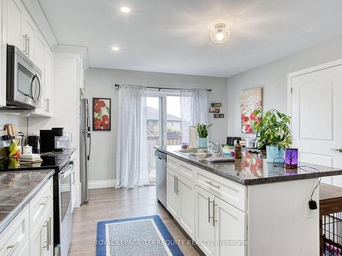 172 Lambert St, Amherstburg, ON - Indoor Photo Showing Kitchen With Upgraded Kitchen