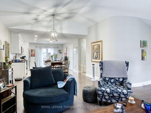 172 Lambert St, Amherstburg, ON - Indoor Photo Showing Living Room