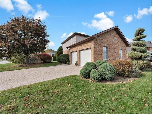 137 Seymour Court, Lakeshore, ON 