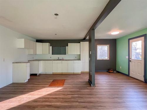 29 Arrowhead Drive, Oak Lake Beach, MB - Indoor Photo Showing Kitchen