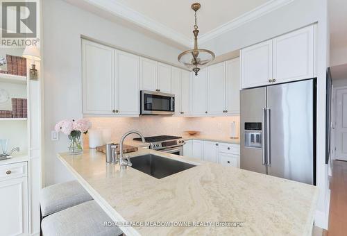 Ph 4006 - 16 Yonge Street, Toronto, ON - Indoor Photo Showing Kitchen With Upgraded Kitchen