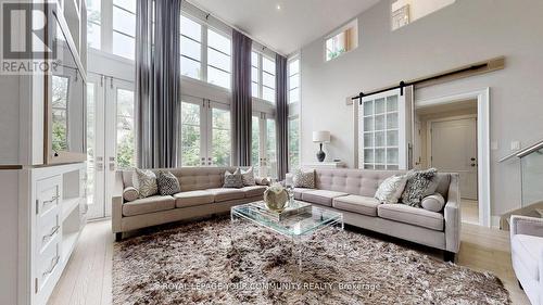 16 Claridge Drive, Richmond Hill, ON - Indoor Photo Showing Living Room