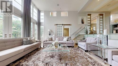 16 Claridge Drive, Richmond Hill, ON - Indoor Photo Showing Living Room