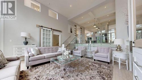 16 Claridge Drive, Richmond Hill, ON - Indoor Photo Showing Living Room