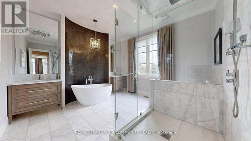 16 Claridge Drive, Richmond Hill, ON - Indoor Photo Showing Bathroom