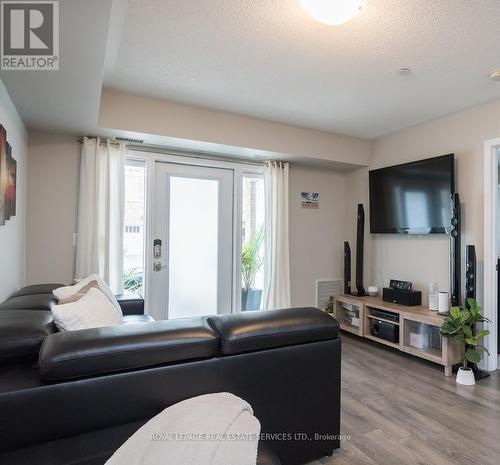 111 - 1045 Nadalin Heights, Milton, ON - Indoor Photo Showing Living Room