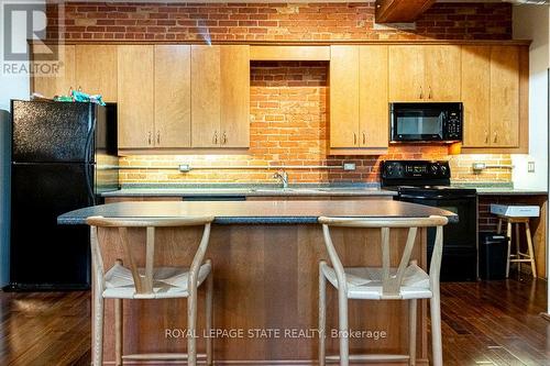 13 - 357 Hunter Street W, Hamilton, ON - Indoor Photo Showing Kitchen