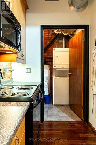 13 - 357 Hunter Street W, Hamilton, ON - Indoor Photo Showing Kitchen