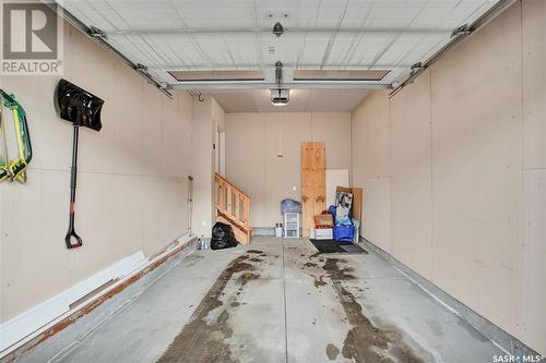 31 115 Veltkamp Crescent, Saskatoon, SK - Indoor Photo Showing Garage