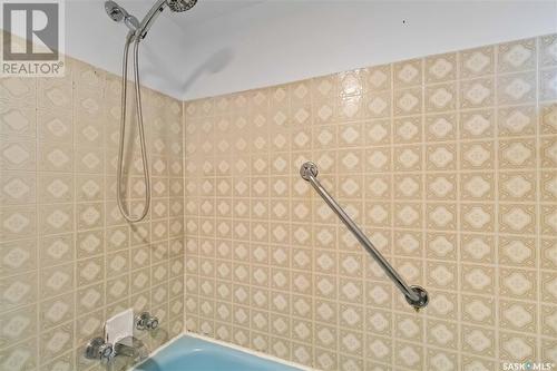 616 32Nd Street W, Saskatoon, SK - Indoor Photo Showing Bathroom