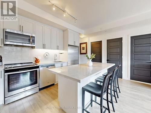 #D313 - 333 Sea Ray Avenue, Innisfil, ON - Indoor Photo Showing Kitchen