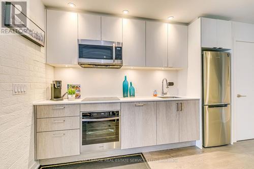 1805 - 1926 Lake Shore Boulevard W, Toronto, ON - Indoor Photo Showing Kitchen With Upgraded Kitchen