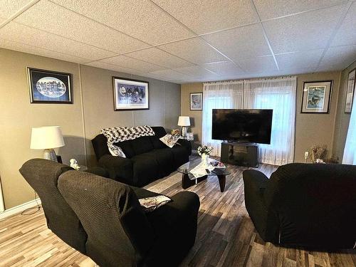 62 Jackson Crescent, Marathon, ON - Indoor Photo Showing Living Room