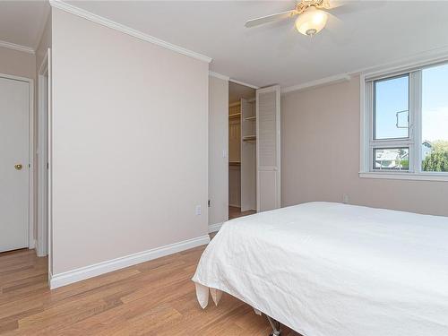 403-670 Dallas Rd, Victoria, BC - Indoor Photo Showing Bedroom