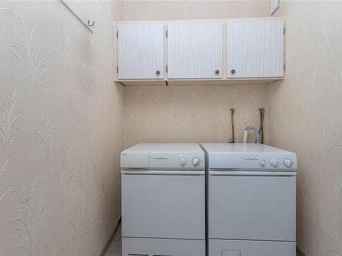 403-670 Dallas Rd, Victoria, BC - Indoor Photo Showing Laundry Room