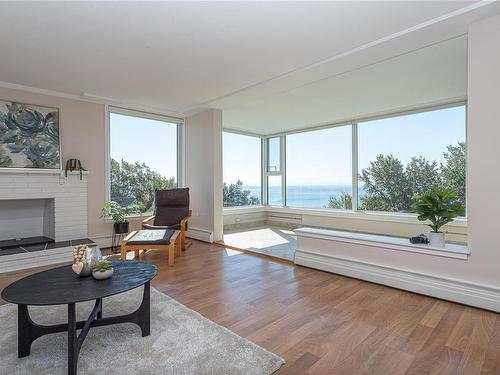 403-670 Dallas Rd, Victoria, BC - Indoor Photo Showing Living Room