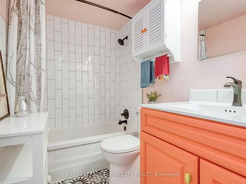 2803-40 Homewood Ave, Toronto, ON - Indoor Photo Showing Bathroom