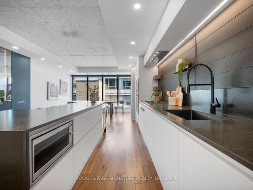 Ph2-533 Richmond St W, Toronto, ON - Indoor Photo Showing Kitchen With Upgraded Kitchen