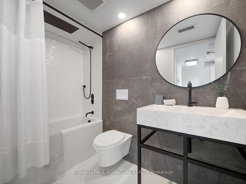 Ph2-533 Richmond St W, Toronto, ON - Indoor Photo Showing Bathroom