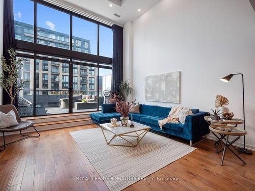 Ph2-533 Richmond St W, Toronto, ON - Indoor Photo Showing Living Room