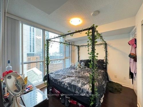 1510-295 Adelaide St W, Toronto, ON - Indoor Photo Showing Bedroom