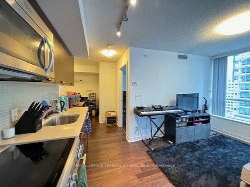 1510-295 Adelaide St W, Toronto, ON - Indoor Photo Showing Kitchen