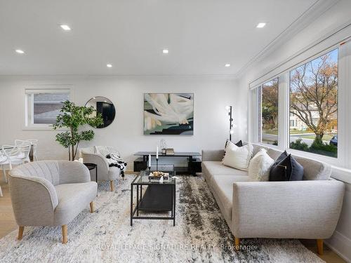 46 Shangarry Dr, Toronto, ON - Indoor Photo Showing Living Room